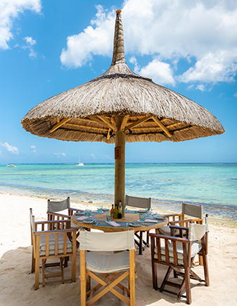 hotel-type-le-morne-plage-restaurant-337x435-img3-d