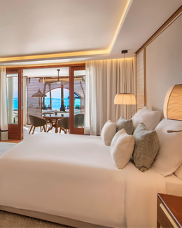 paradis-beachcomber-senior-suite-beachfront-m