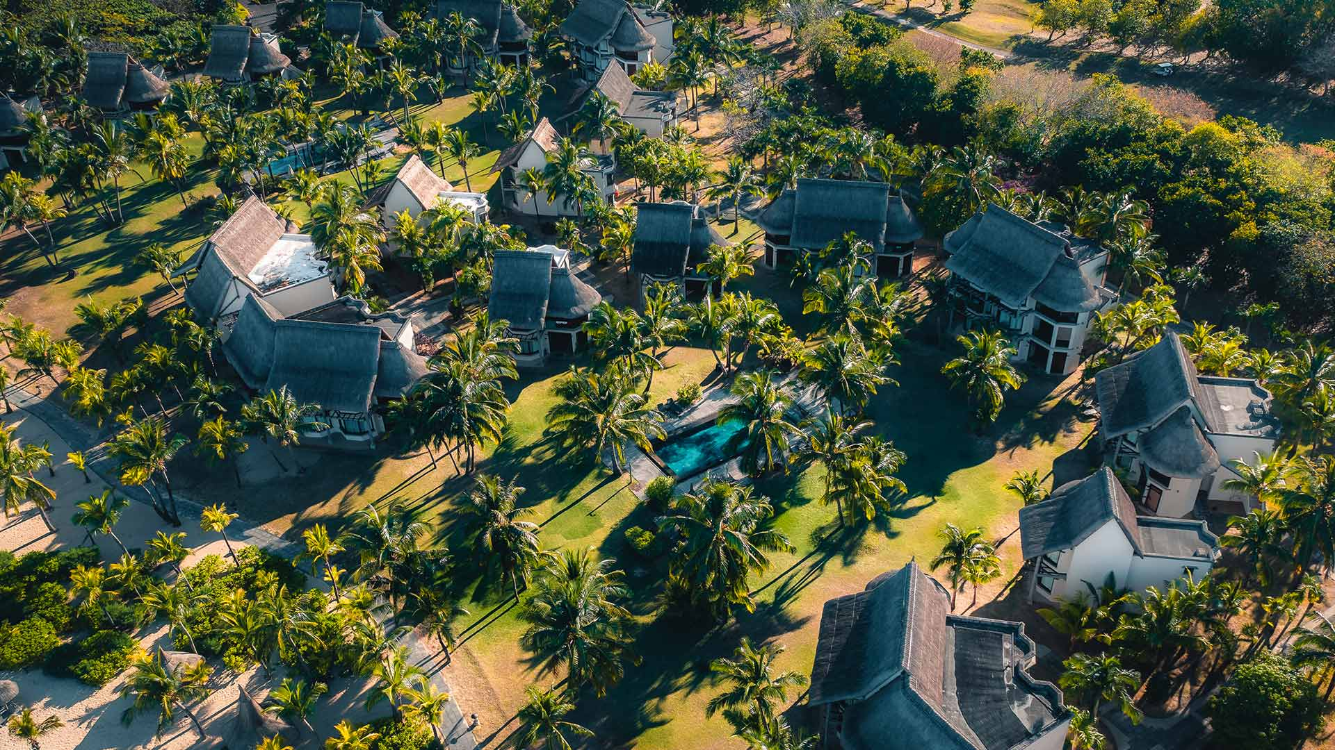 slider-our-hotels-at-le-morne-dinarobin-1920x1080-d