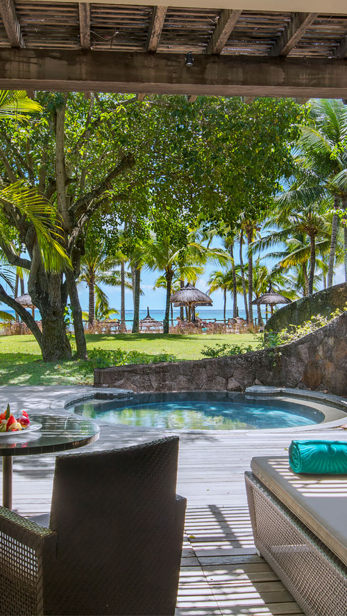 Subpage_slider_2-bedroom_beachfront_suite_TB_500x888_m