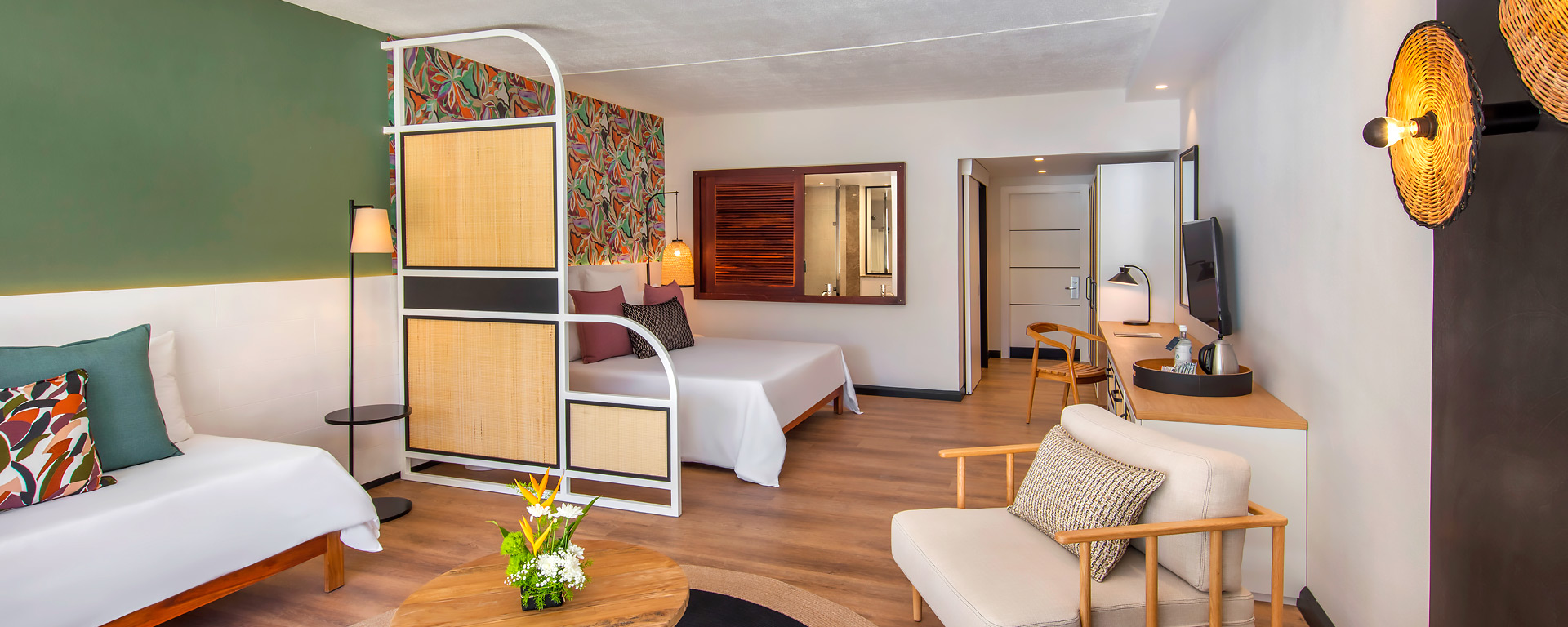 victoria-beachcomber-superior-room-first-floor-slider-d