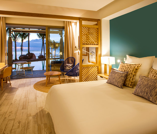 Victoria Beachcomber Swim Up Room